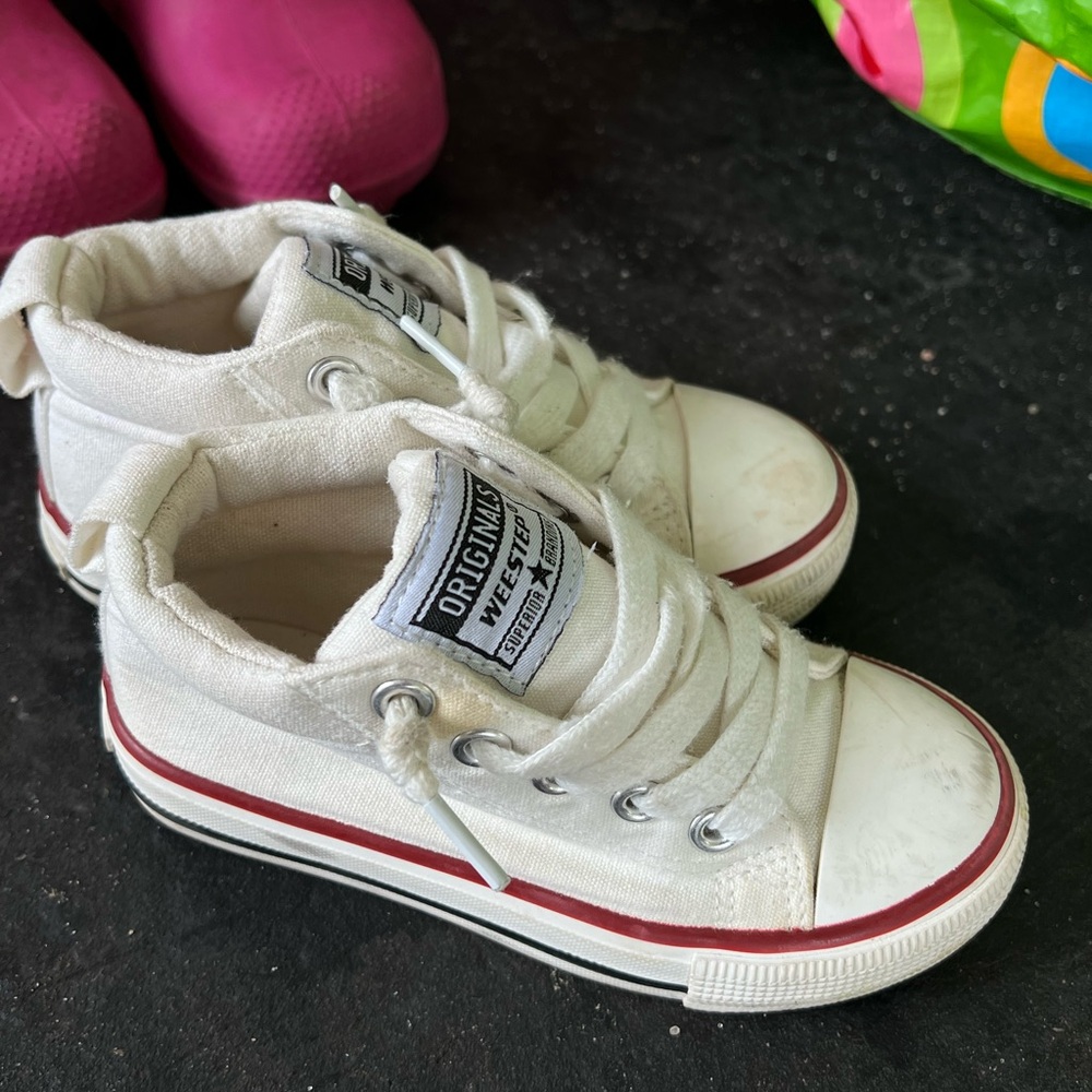 Used like new toddler size 8.0 white converse sneakers